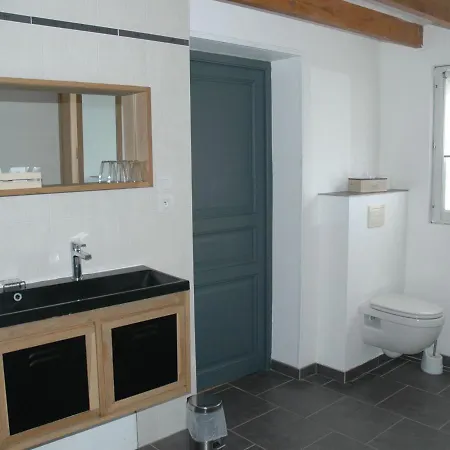 B&B Double Proche Du Mans Avec Piscine, Jardin Et Garage Ferme - Fr-1-410-406 3*
